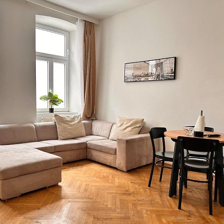 Spacious Central 4-Room Suite For 6 - Near Subway Bécs Kültér fotó