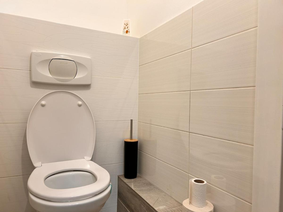 Spacious Central 4-Room Suite For 6 - Near Subway Bécs Kültér fotó