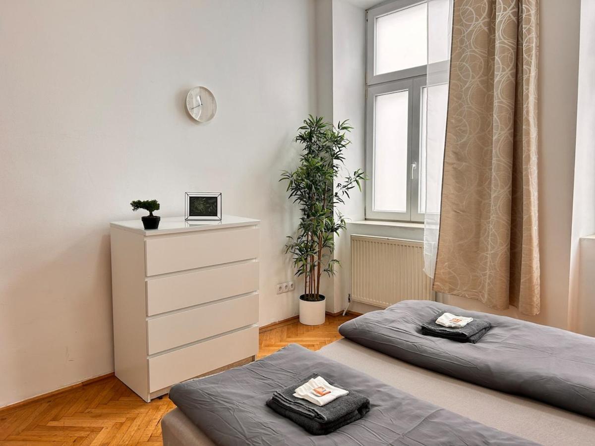 Spacious Central 4-Room Suite For 6 - Near Subway Bécs Kültér fotó