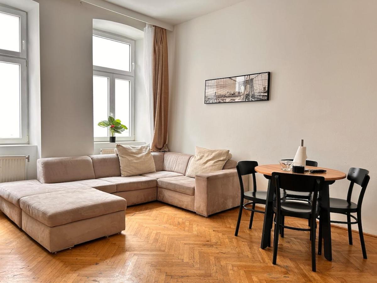 Spacious Central 4-Room Suite For 6 - Near Subway Bécs Kültér fotó